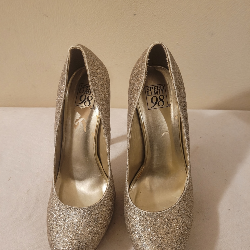 Speed Limit 98 Womens Silver Closed Toe Stilettos Platform Heels Shoe Size 6.5